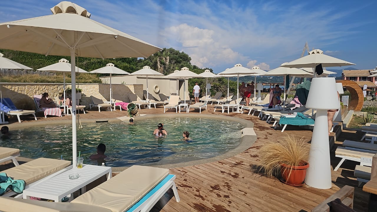 Area piscina Estatea
